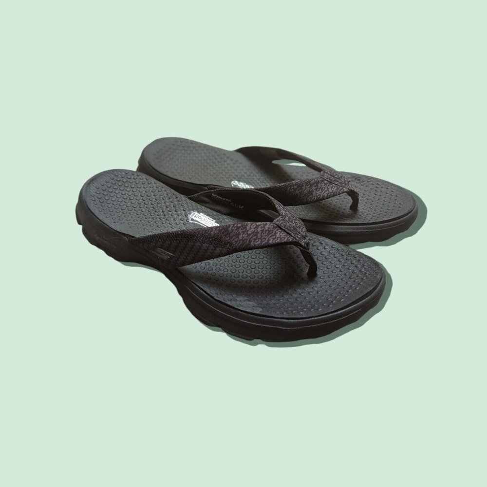 Skechers Women's Black  Be Happy Goga Mat  Technology Go Walk Flip Flop Sandals